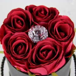 Ekskluzywny mini bukiet CZERWONYCH RÓŻ z diamentem, BO-73